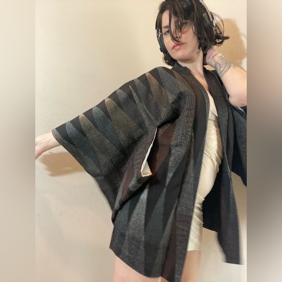 Shimmering wavelengths metallic light frequencies Haori Kimono over coat jacket - Picture 6 of 16
